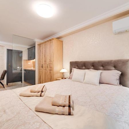 Deluxe And Central Garden Apartment Varna Exterior foto