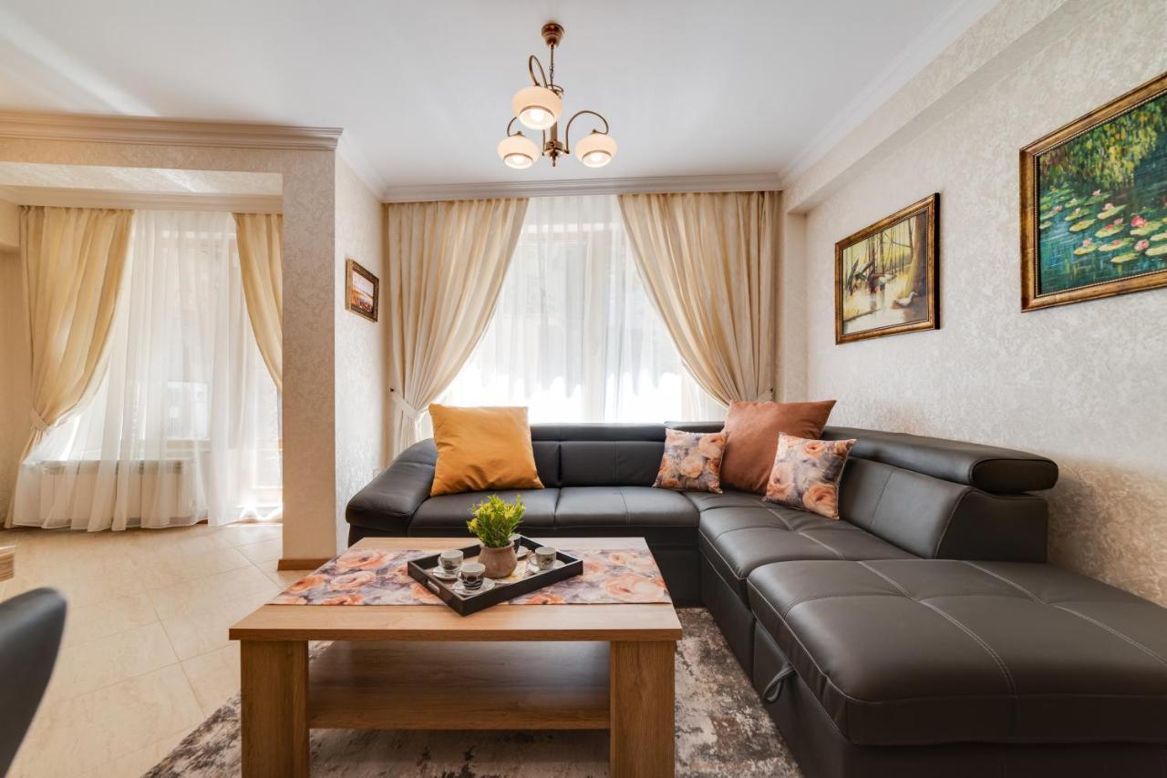 Deluxe And Central Garden Apartment Varna Exterior foto