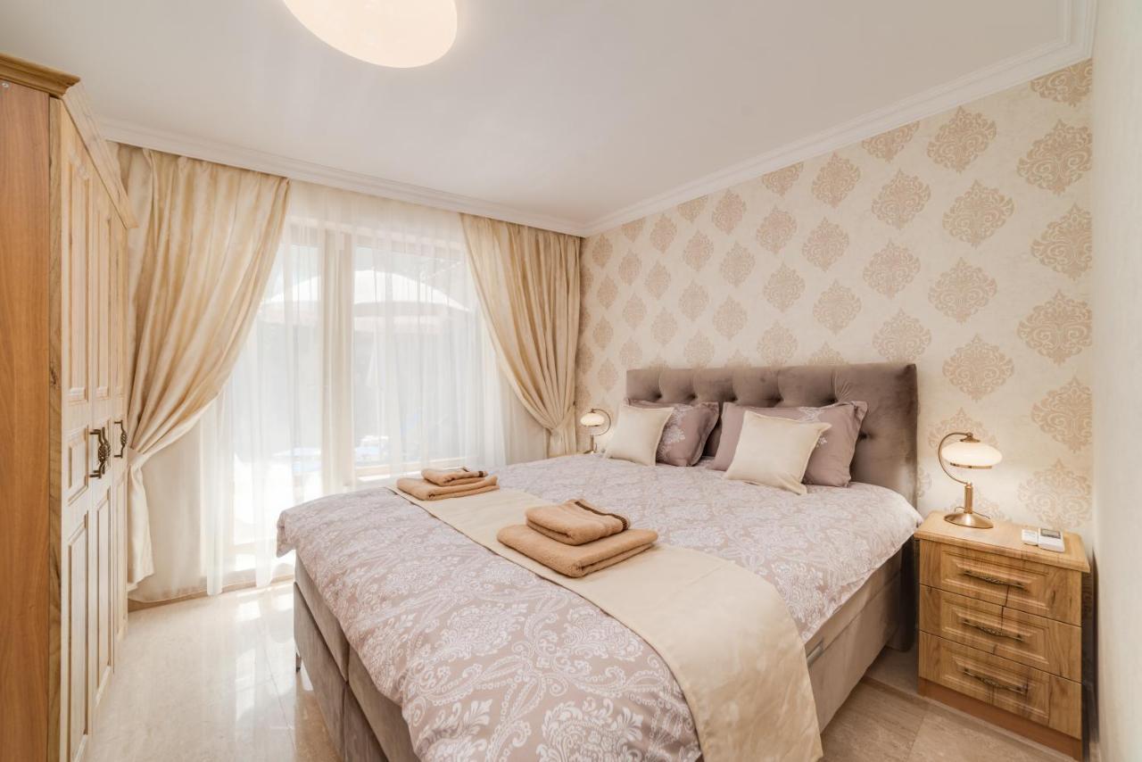Deluxe And Central Garden Apartment Varna Exterior foto