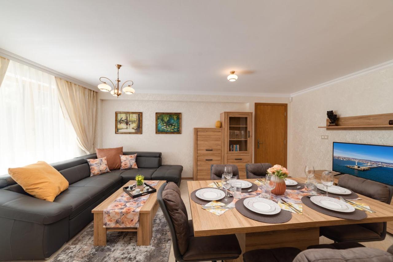 Deluxe And Central Garden Apartment Varna Exterior foto
