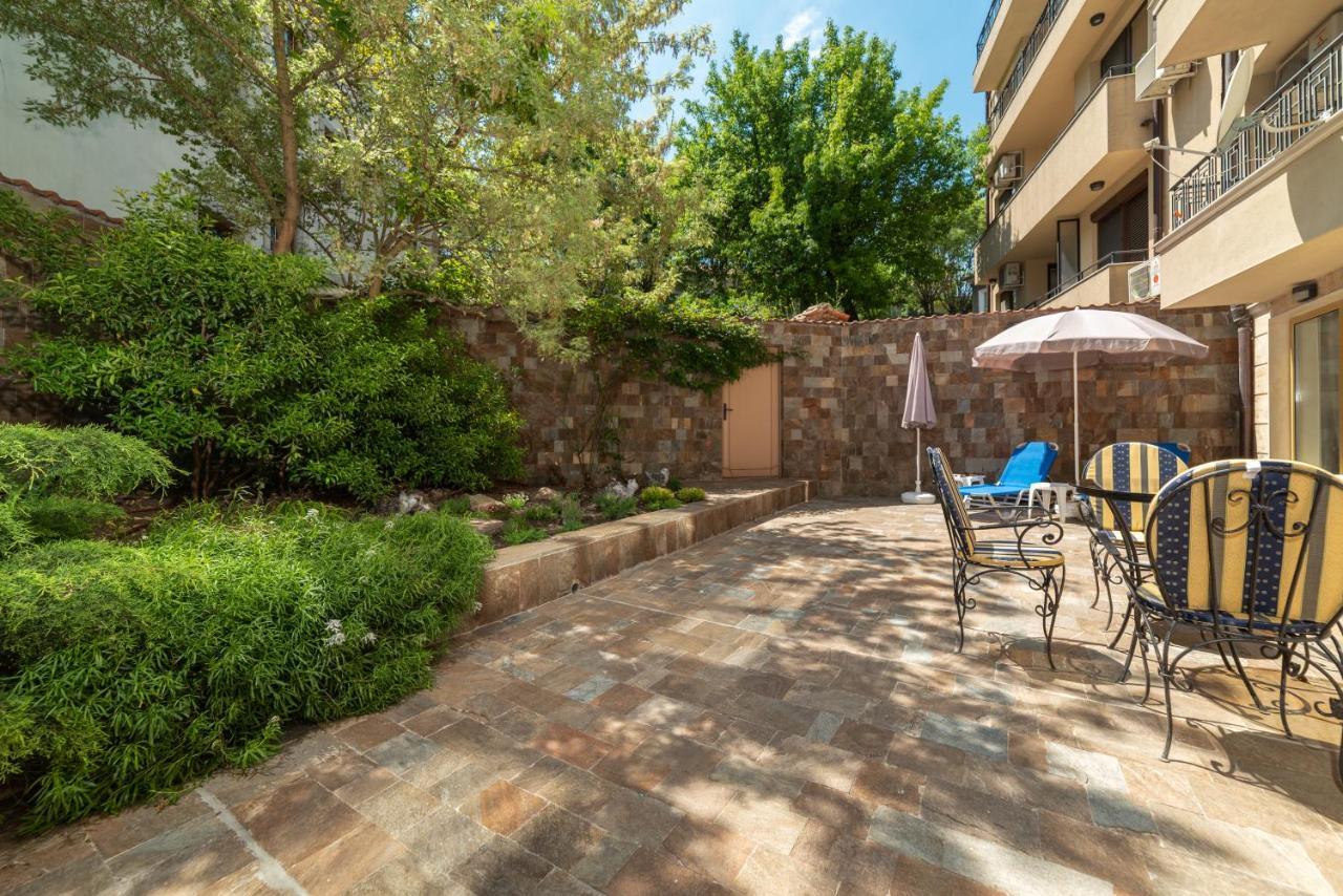 Deluxe And Central Garden Apartment Varna Exterior foto