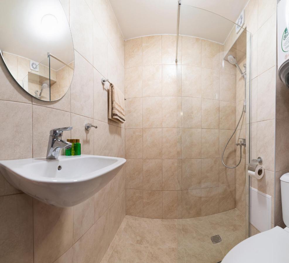 Deluxe And Central Garden Apartment Varna Exterior foto