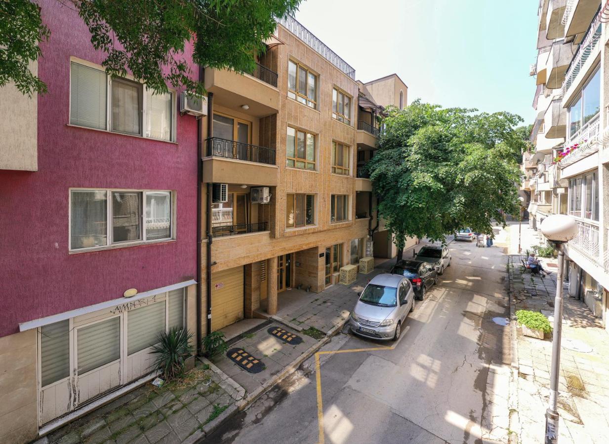 Deluxe And Central Garden Apartment Varna Exterior foto